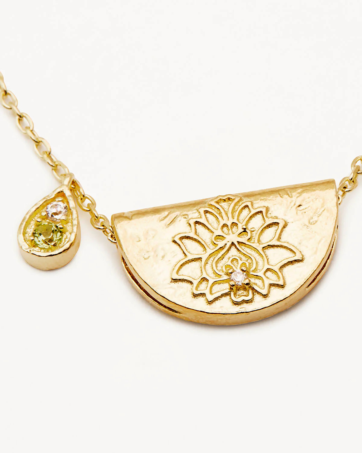 18k Gold Vermeil Lotus Birthstone Necklace - August - Peridot - Image 3