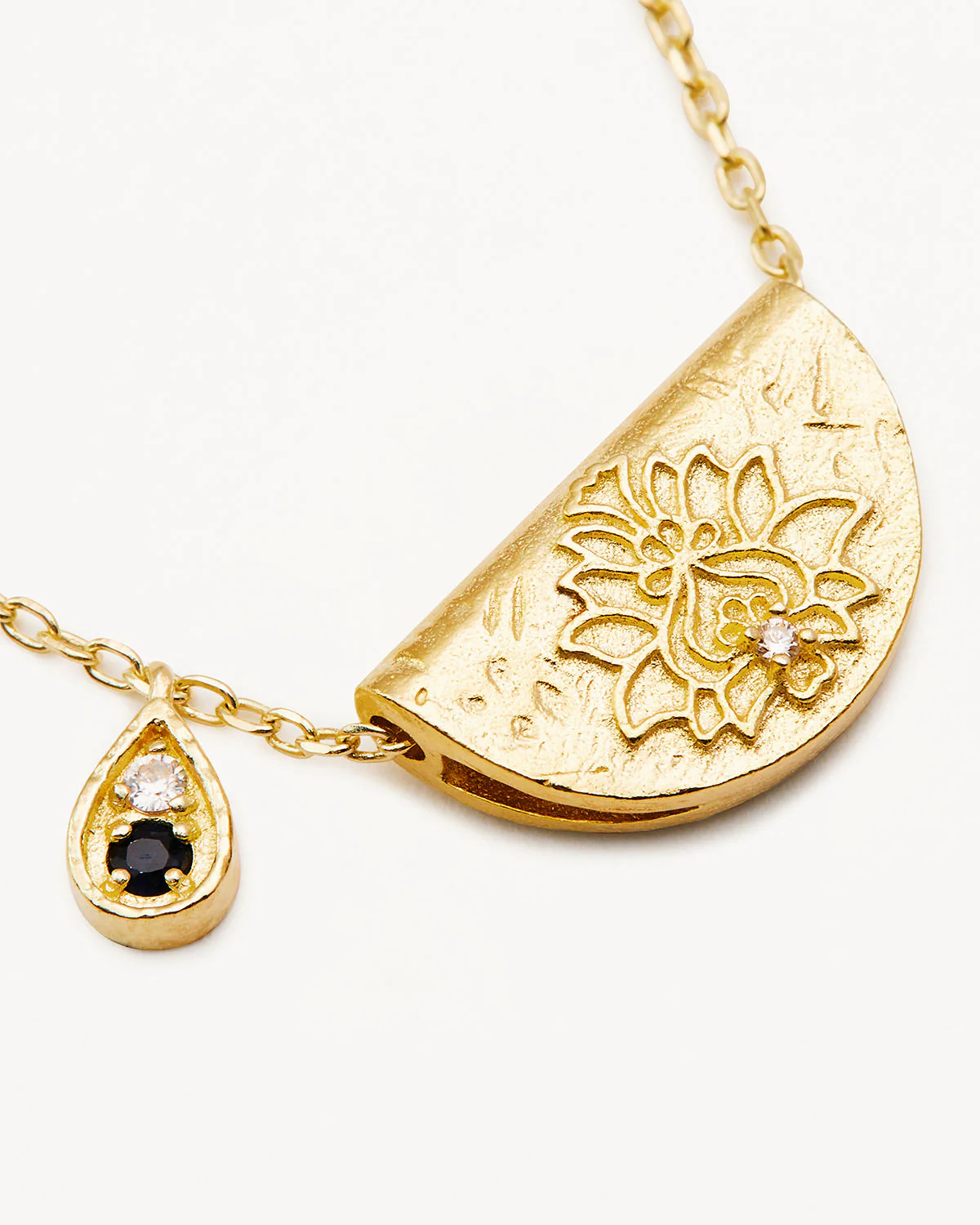 18k Gold Vermeil Lotus Birthstone Necklace - September - Sapphire - Image 3